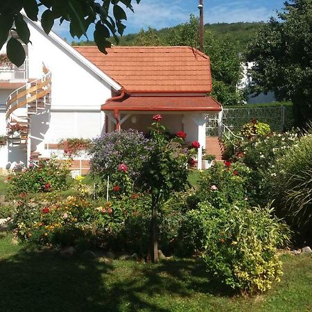 Magdi Apartman Balatonfured Luaran gambar