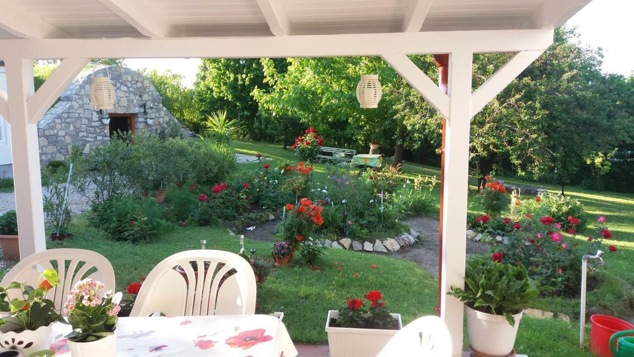 Magdi Apartman Balatonfured Luaran gambar