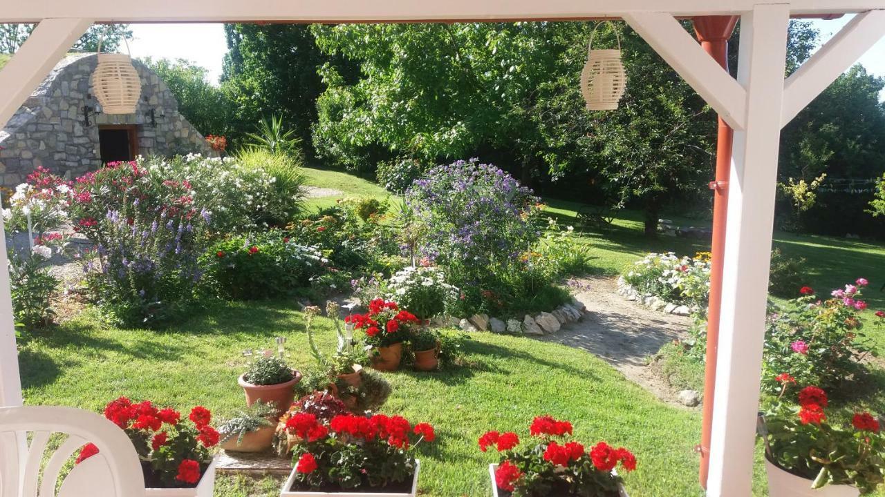 Magdi Apartman Balatonfured Luaran gambar