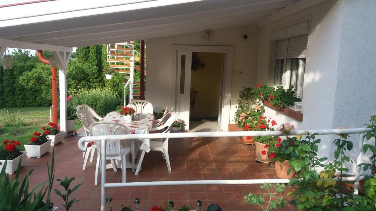Magdi Apartman Balatonfured Luaran gambar