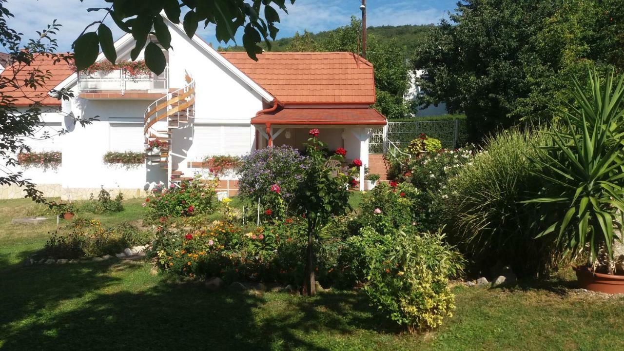 Magdi Apartman Balatonfured Luaran gambar